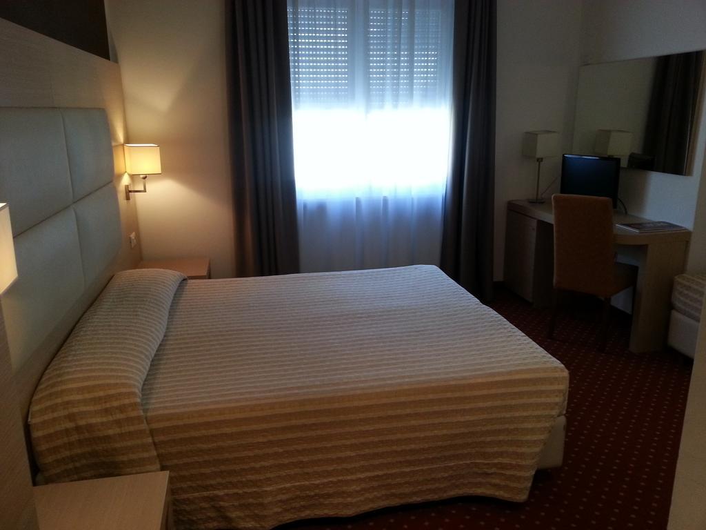 Hotel Regina Bolzano Room photo