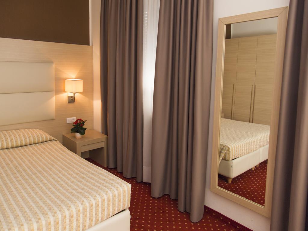 Hotel Regina Bolzano Exterior photo