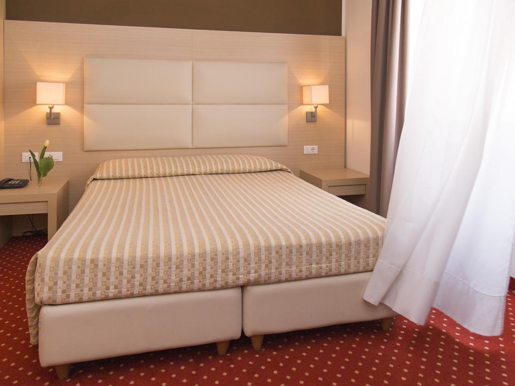 Hotel Regina Bolzano Exterior photo