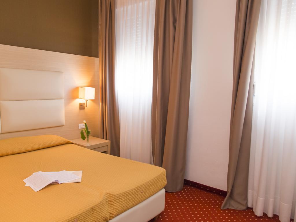 Hotel Regina Bolzano Exterior photo